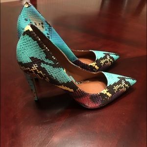 Like New SM Multicolored Snake skin Pumps